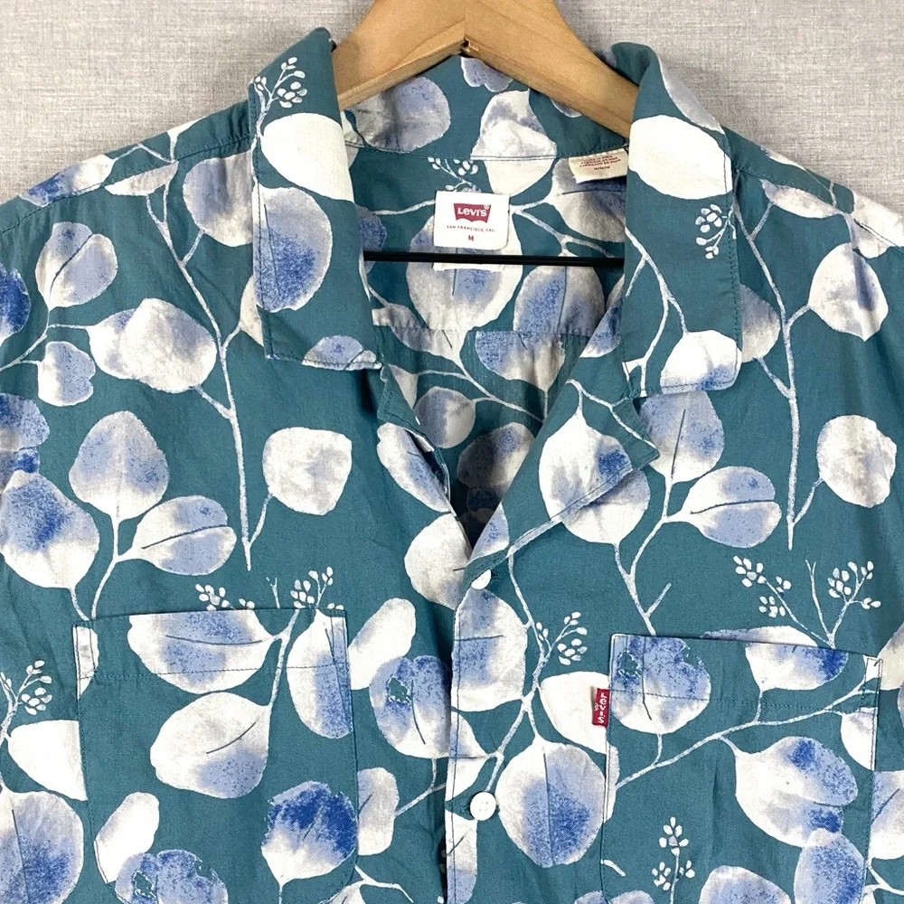 Levi's Men’s Blue Floral Graphic Camper Short Sleeve Button Down Size Medium